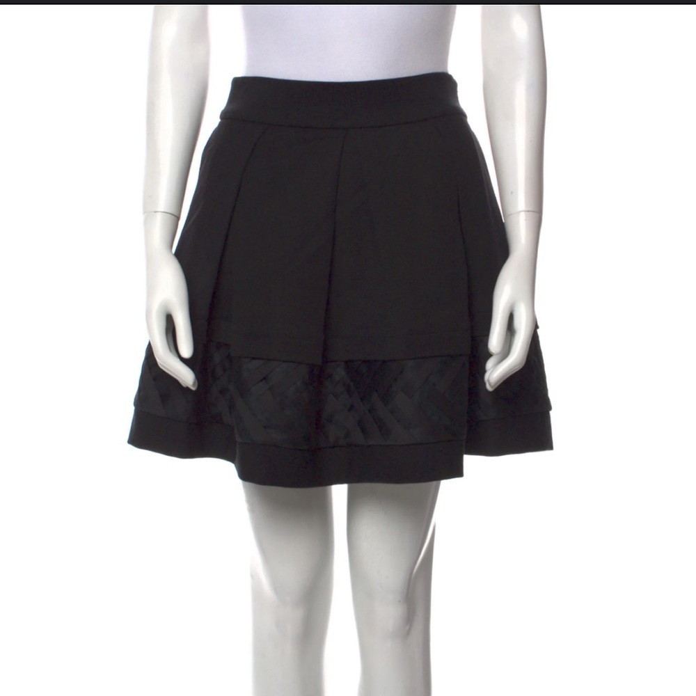 Women’s Diane Von Furstenburg black wool pleated a-line mini skirt size 6